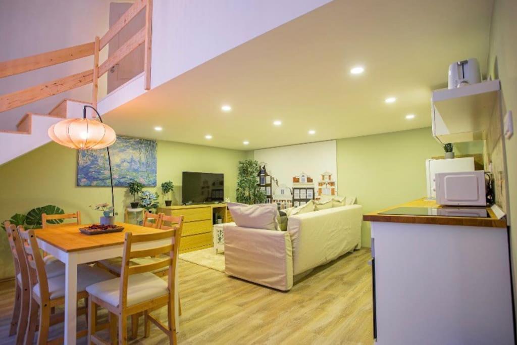 Cosy 2 Bedroom Flat In Akacfa St., Sol ブダペスト エクステリア 写真