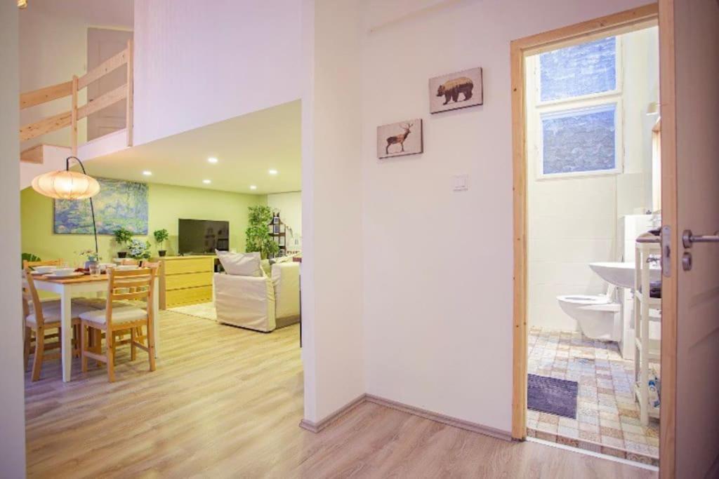 Cosy 2 Bedroom Flat In Akacfa St., Sol ブダペスト エクステリア 写真