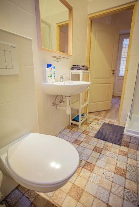 Cosy 2 Bedroom Flat In Akacfa St., Sol ブダペスト エクステリア 写真