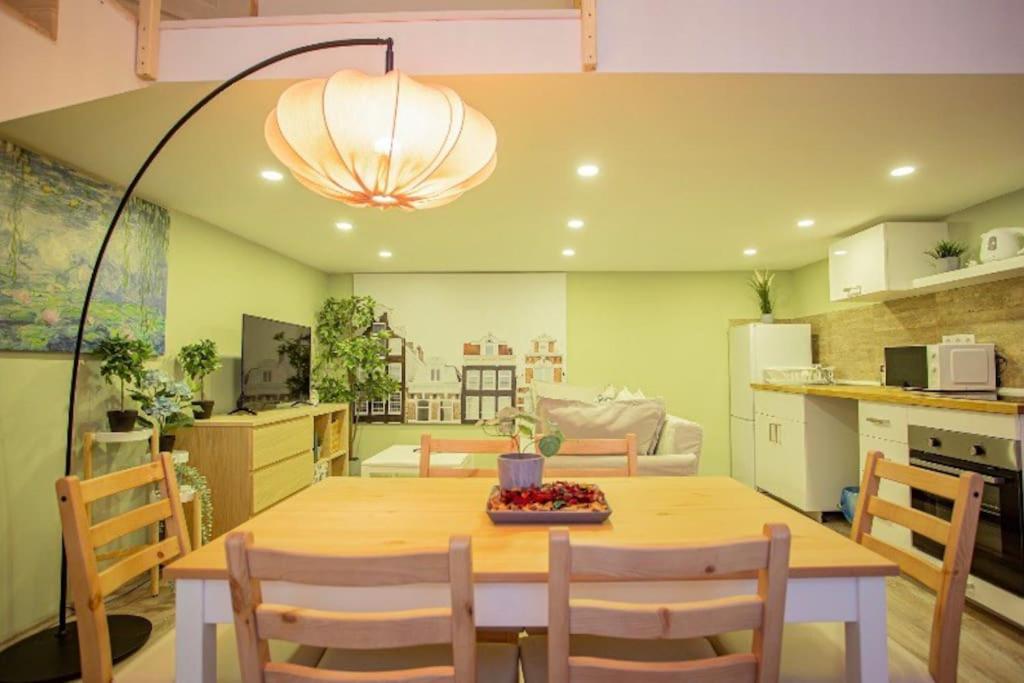 Cosy 2 Bedroom Flat In Akacfa St., Sol ブダペスト エクステリア 写真