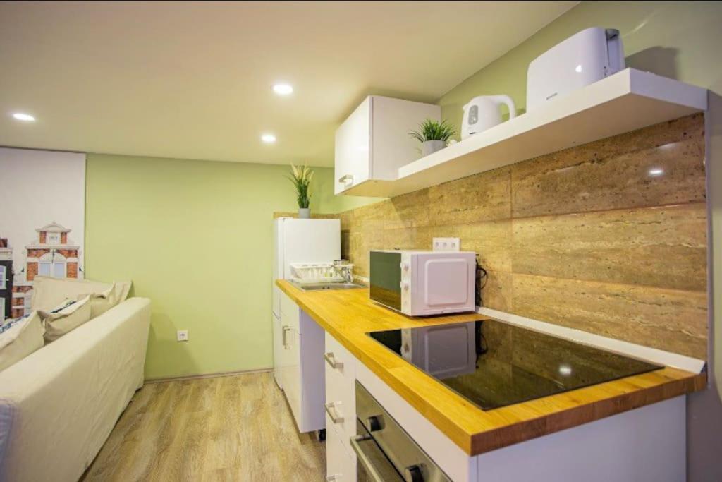 Cosy 2 Bedroom Flat In Akacfa St., Sol ブダペスト エクステリア 写真