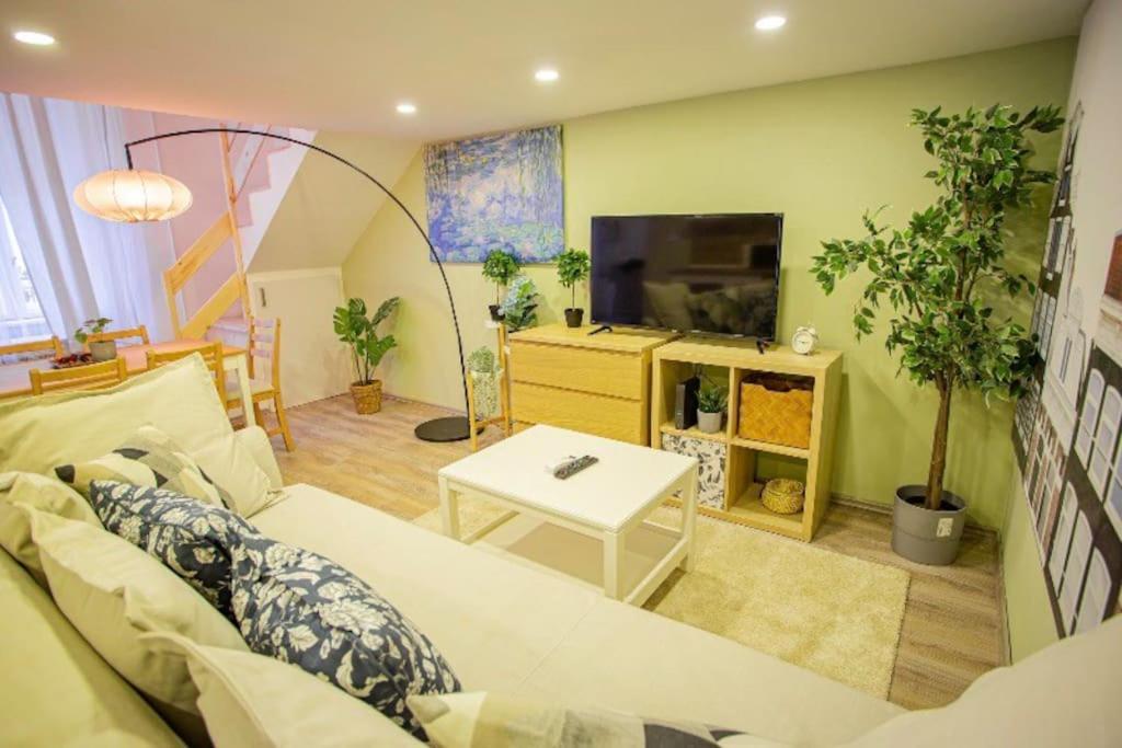 Cosy 2 Bedroom Flat In Akacfa St., Sol ブダペスト エクステリア 写真
